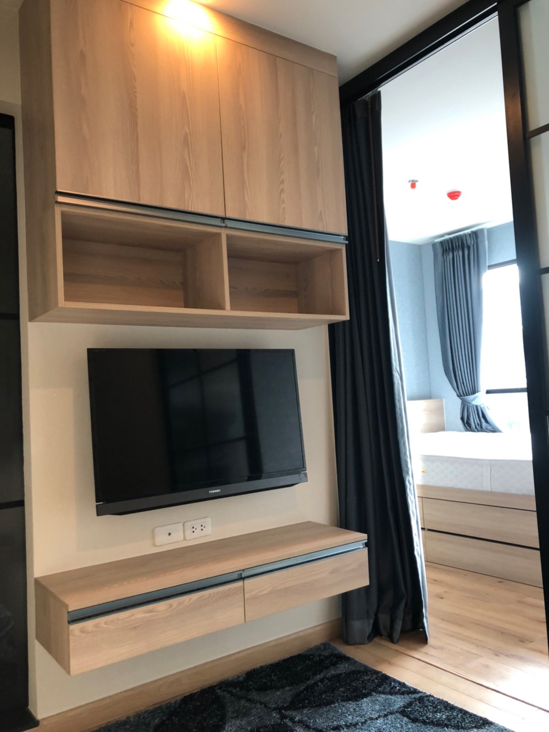 ให้เช่า BRIX Condo ห้องใหม่ ไม่เคยปล่อยเช่า  เข้าอยู่ได้ทันที  ติดสถานี MRT สิรินธร  0 เมตร  11,500 บาท/เดือน ( รวมค่าส่วนกลางแล้ว )
